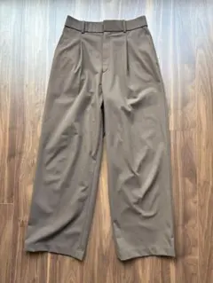 ユニクロ　ブラウン タックワイドパンツ スラックス　M