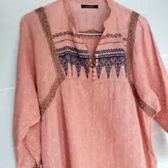 刺繍入りレンガ色プルオーバーのサムネイル