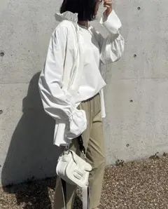 2025年最新】bow.a ブラウスの人気アイテム - メルカリ