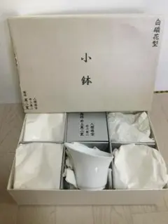 有田焼　人間国宝 井上萬二　白磁笹彫紋一輪差　共箱　花入　花生 人間国宝 井上 萬二 白磁染笹彫文 花瓶 壺 : 古美術植松 - 通販