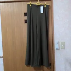 ユニクロ　新品クレープジャージーストレートパンツ