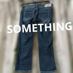 SOMETHING 刺繍入りフレアデニムパンツ