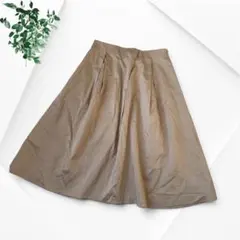 バビロン タックフレアスカート ベージュ 38 M 上品　光沢感　オフィスコーデのサムネイル