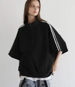 LILL シルエットコットンポンチドレープトラックハーフジップ半袖プルオーバー
