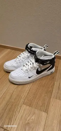 ナイキ NIKE AIR FORCE 1 MID '07 LV8 UTILITYのサムネイル