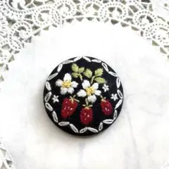 【在庫SALE】ハンドメイド☆刺繍ブローチのサムネイル