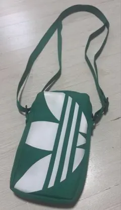 adidas スマホショルダーバッグ 緑