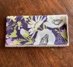 未使用美品 レベッカテイラー　かぎ針　クロシェ付きハンカチ　上品　花柄　紺色のサムネイル