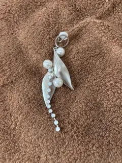 Ado 非売品ブローチ、銀テ、ペンラ等まとめ売り Ado 非売品ブローチ、銀テ、ペンラ等まとめ売り