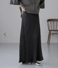 【1/18限定価格】LOWRYS FARM ストレッチサテンスカート