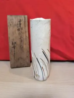 ストライプ模様の陶器花瓶 木箱付き
