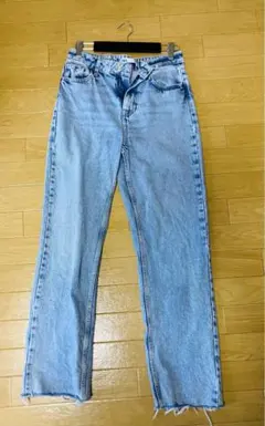 ZARA ハイライズストレートデニム