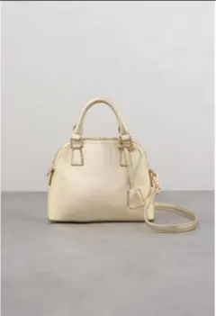 ［美品］AZUL BY MOUSSY ゴールド ショルダーバッグ ファスナー付き