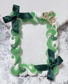 ホイップデコ硬質トレカケースB8 緑白ミックス ハート リボン 王冠TC-248