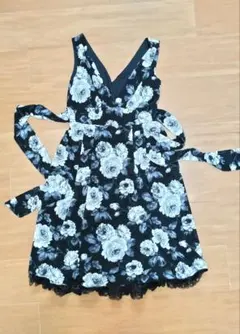 新品未使用　レストローズ　花柄ワンピース