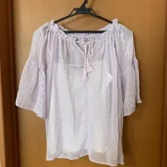 ＊タグなし未使用　刺繍ブラウス　刺繍トップス