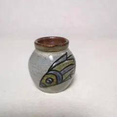 魚の絵柄 陶器の小瓶