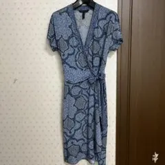 お値引き❣️BCBGMAXAZRIA ラップワンピース ブルー 総柄 半袖のサムネイル