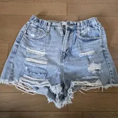 Bershka　ダメージ加工　デニム　ショートパンツ