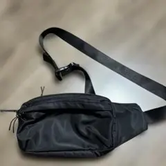 ナイロン ブラック ボディバッグ