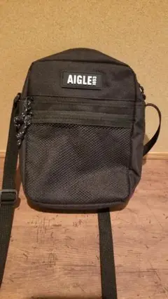 AIGLE ブラック ショルダーバッグ サコッシュ