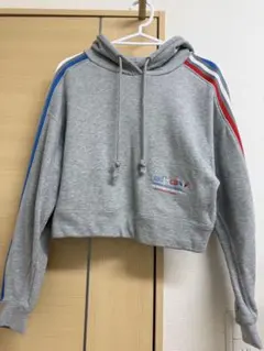 【adidas】クロップド パーカー グレー