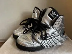 adidas スニーカー