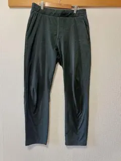 UNIQLO ウルトラストレッチアクティブテーパードパンツ　Mサイズ