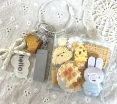 ガチャ詰めポーチ　白うさぎさんのカフェ巡り☺︎ミニチュア　ガチャガチャ