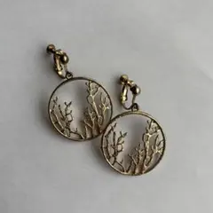 ゴールド珊瑚モチーフイヤリング