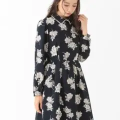 フラワープリントタックギャザーワンピース earth