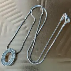 シルバー色ネックレス　シンプル　チェーン　ラインストーン