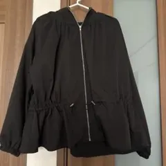 to bloosomeフード付き黒パーカー フレアシルエット