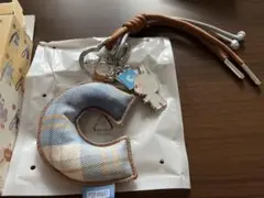 ラブブ PIN FOR LOVE イニシャル キーリング ペンダント C