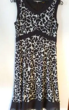 esche 40 エッシュ 花柄ノースリーブ ワンピース　ワールドのサムネイル