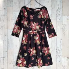 美品　ロイヤルパーティー　膝丈ワンピース　フレア　ブラック　花柄