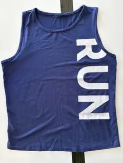 RUN プリント ノースリーブ トップス ネイビー