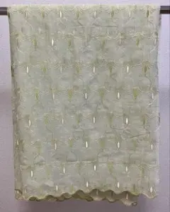 【りりぷぷさま専用】淡いグリーン、ラメ入り糸の刺繍で装飾された生地　3ヤード