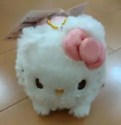 ハローキティ マスコットキーホルダーぬいぐるみ 金色チェーン付き　タグあり