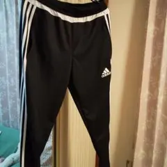 お値下げadidas 3本ライン 黒ジャージパンツ美品