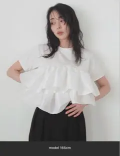 【新品タグ付き】LIAN シャイニーフリルTシャツ ホワイトのサムネイル