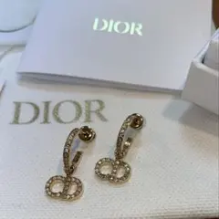 Dior Clair D Lune ハート型スタッドピアス - メルカリ