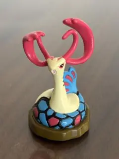 ポケモン　ミロカロス　フィギュア