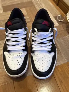 Nike Air Jordan 1 Low つま黒
