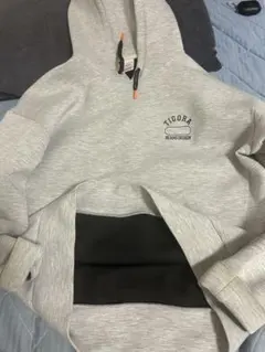 (値下げしました)TIGORA BEAMS DESIGN グレー パーカー