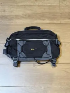 NIKE ボディバッグ ウエストポーチ ブラック グレーのサムネイル