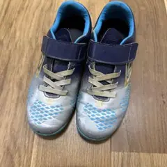 Umbro サッカーシューズ シルバー/ネイビー