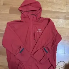 ARC'TERYX フード付きレッドマウンテンパーカー Lサイズのサムネイル