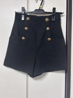 ZARA ハイウエスト ブラック ショートパンツ ボタン付き
