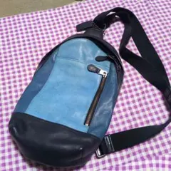 COACH レザー ボディバッグのサムネイル